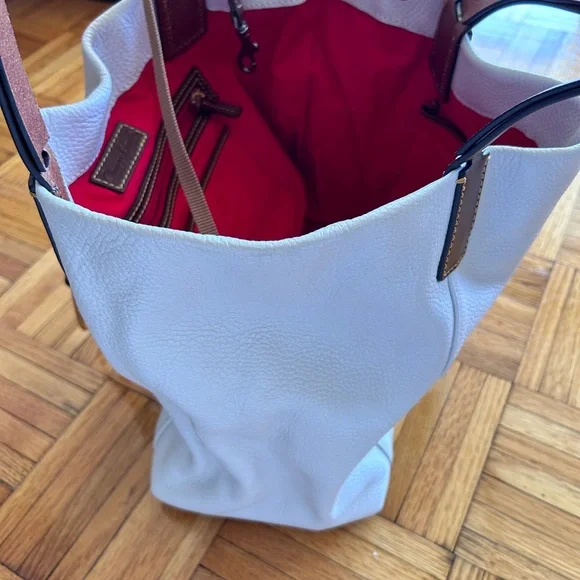 Beautiful white pebble leather bag with tan trimmings - Picture 5 of 7